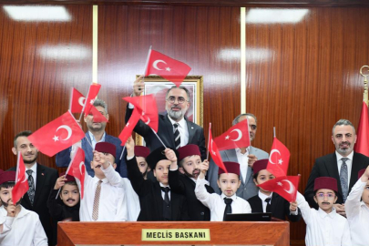 Bursa Kestel Belediyesi Meclis Salonu'nda miniklerden tarihi canlandırma