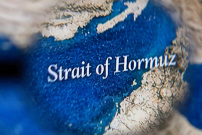 Hürmüz Boğazı’nda üç gemiye ateş açıldı