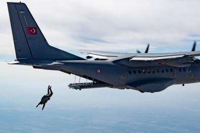 NATO'dan "Türk paraşütçü" paylaşımı