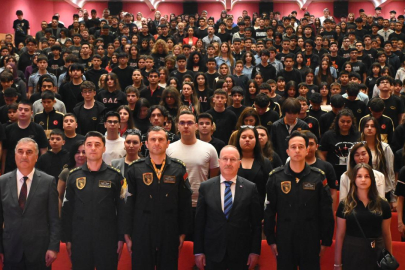 SOLOTÜRK pilotları öğrencilerle buluştu