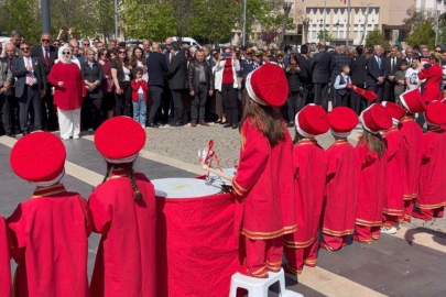 23 Nisan'a damga vuran protesto! CHP'liler arkasını döndü: Bunu kabul etmiyoruz