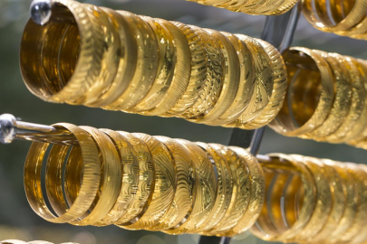 Altın fiyatı jeopolitik belirsizliklerle geri çekildi