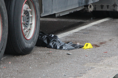Amasya'da cenaze dönüşü feci kaza kamerada: Otomobilden fırlayan bebek hayatını kaybetti