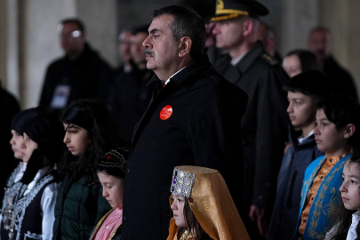 Bakan Tekin’den Anıtkabir’de 23 Nisan mesajı