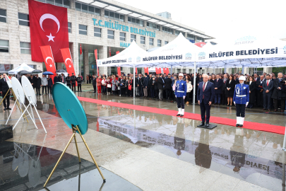 Bursa Nilüfer, 23 Nisan’ı Cumhuriyet Meydanı’nda kutladı