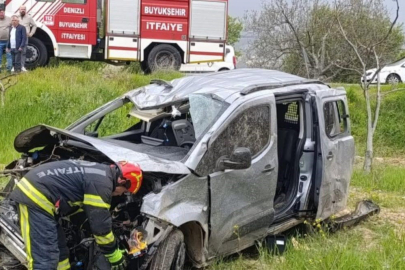 Denizli'de kontrolden çıkan otomobil tarlaya girdi; 4 yaralı