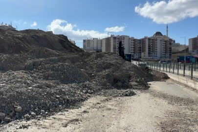 Hakkari Yüksekova’da toprak kayması: Pizok yolu 18 gündür kapalı