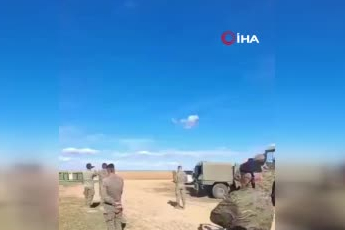 İspanya’da tatbikat sırasında uçaktan bırakılan 600 bin euroluk zırhlı araç yere çakıldı