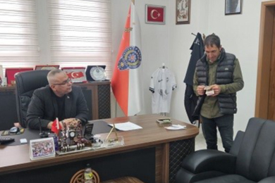Muş Bulanık'ta örnek davranış: Para dolu cüzdan sahibine teslim edildi