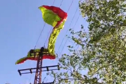 Osmaniye’de yamaç paraşütü pilotu iniş sırasında elektrik tellerine takıldı