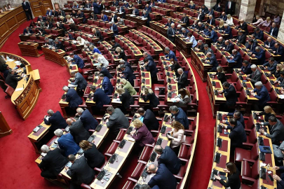 Yunanistan'da yolsuzluk krizi: 13 vekilin dokunulmazlığı kaldırıldı!