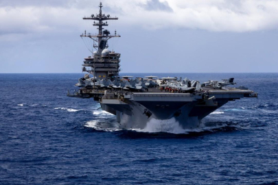 ABD, Hint Okyanusu'nda seyreden USS George HW Bush uçak gemisinin fotoğrafını paylaştı