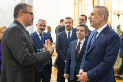 Bakan Fidan, İngiltere'de Türk iş insanlarıyla buluştu