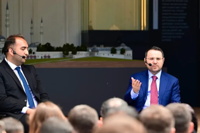 Bakan Gürlek gençlerle buluştu: Yapay zeka ve sosyal medya vurgusu