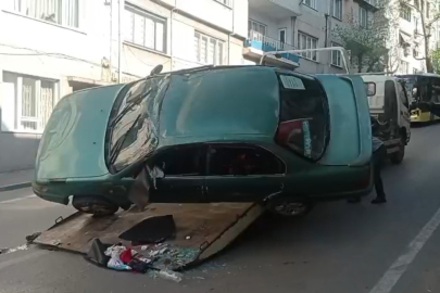 Bursa'da park halindeki araca çarpıp takla atan otomobilin sürücüsü yaralandı