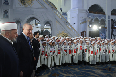 Cumhurbaşkanı Erdoğan, Çamlıca Camii'nde 333 hafızın icazet törenine katıldı