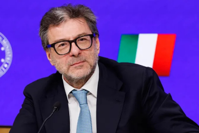 İtalyan bakandan "Dünya Kupası'na İran yerine siz katılın" önerisine tepki