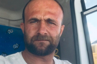 Mardin'de kamyon ile tırın çarpıştığı kazada sürücü hayatını kaybetti