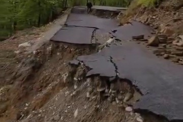 Sinop'ta heyelan: Grup yolu ulaşıma kapandı