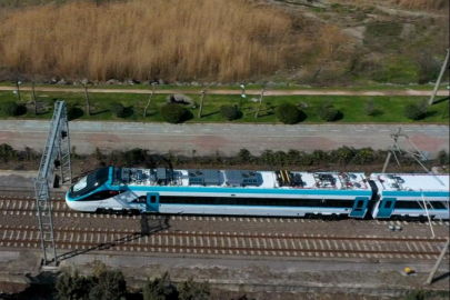Türkiye'nin ilk hızlı treni saatte 225 kilometre hıza ulaştı