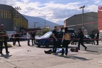 Bursa'da freni patlayan vinç dereye uçtu : Sürücü hayatını kaybetti