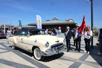 Bursa Osmangazi’de 13. Klasik Otomobil Turu rüzgarı esti