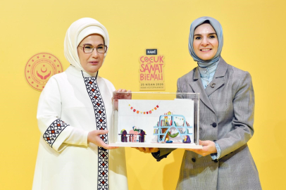 Emine Erdoğan: Ailelerimiz çocuklarını Türk edebiyatına teşvik etmeli