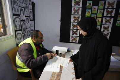 Gazze'deki Filistinliler yerel seçimler için sandığa gitti