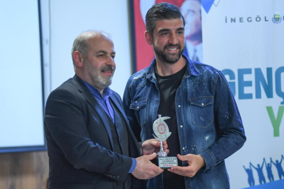 İnegölspor kalecisi Bekir Sevgi 'yılın en iyi sporcusu' seçildi