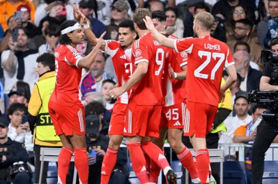 Şampiyon Bayern Münih'ten tarihi geri dönüş