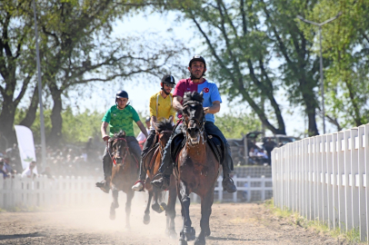 Bursa Osmangazi’de Geleneksel Rahvan At Koşusu coşkusu yaşandı