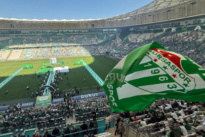 Enes Çelik, Faruk Çelik ve Şahin Biba şampiyonluk kupası için tribünde!