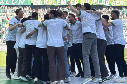 İlhan Depe kürsüye çıktı, Bursa'da stat ayağa kalktı! Kupa töreninde renkli anlar...