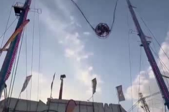 İspanya'da lunaparkta dev sapan olarak bilinen oyuncağın halatı koptu: 4 yaralı