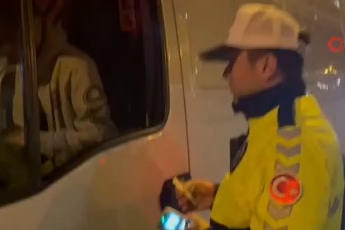 Bursa’da alkollü sürücü gözyaşlarına boğuldu! Ehliyeti...