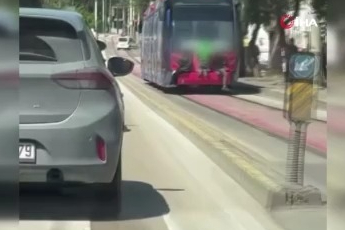 Bursa’da çocuklar yürekleri ağza getirdi! Tramvay...