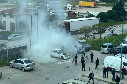Bursa'da otoparktaki otomobil alev topuna döndü