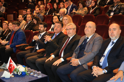 Bursa Uludağ Üniversitesinde Türkçenin geleceği konuşuldu