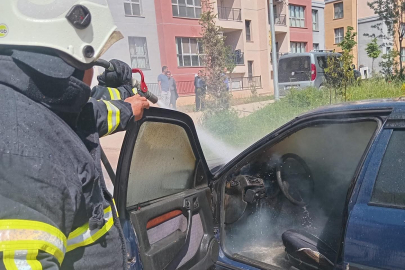 Hatay Hassa'da otomobil alevlere teslim oldu
