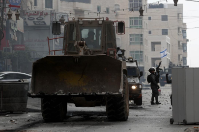 İsrail, Kudüs'teki Kalendiya Mülteci Kampı'na baskın düzenleyerek bazı evlere el koydu