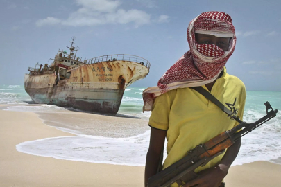 Somali açıklarında korsan alarmı