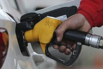 Akaryakıt fiyatlarında tablo değişti: Çifte zam pompaya yansıdı!