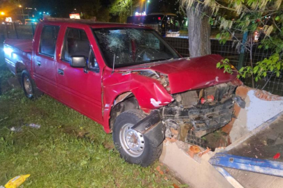 Bursa'da gece yarısı korkutan kaza! Refüje çarptı...