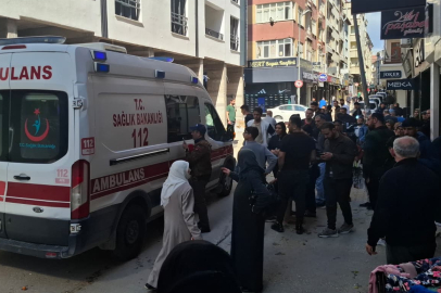 Elazığ'da iş makinesinin çarptığı seyyar satıcı yaralandı