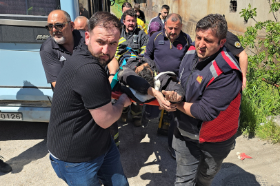Karabük'te minibüsün altında can pazarı: Motosikletliyi ekipler zamanla yarışarak kurtardı