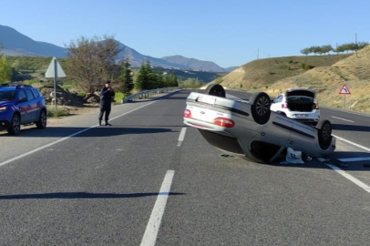 Malatya'da kontrolden çıkan otomobil takla atıp ters döndü: 1 yaralı