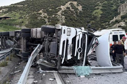 Manisa'da kontrolden çıkan tır devrildi: 1 yaralı