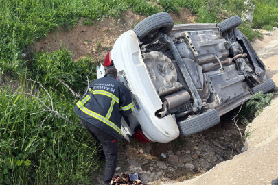 Mardin'de otomobil yol kenarına devrildi: 5 kişi yaralandı