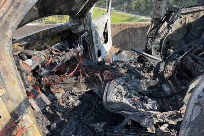 Osmaniye’de pikap alev alev yandı, sürücü son anda kurtuldu