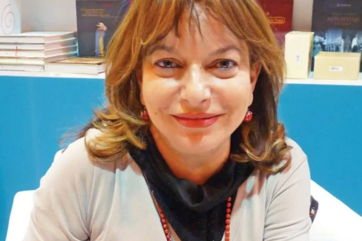 Tepkilerin odağındaki Mine Kırıkkanat, Cumhuriyet gazetesindeki yazılara ara verdi